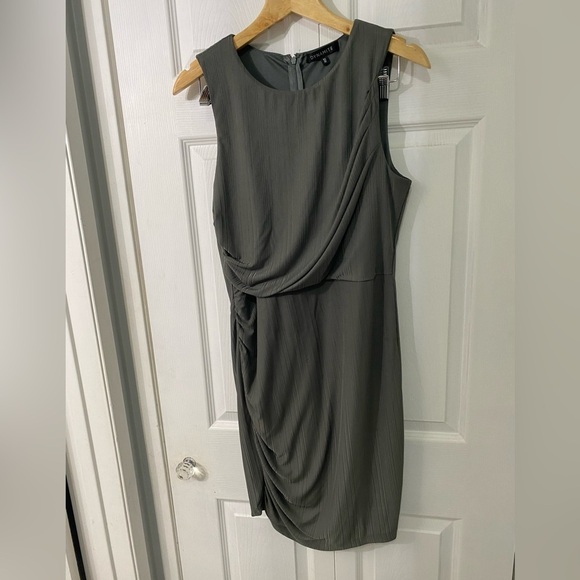 Sage dress with draping detail - Picture 2 of 4